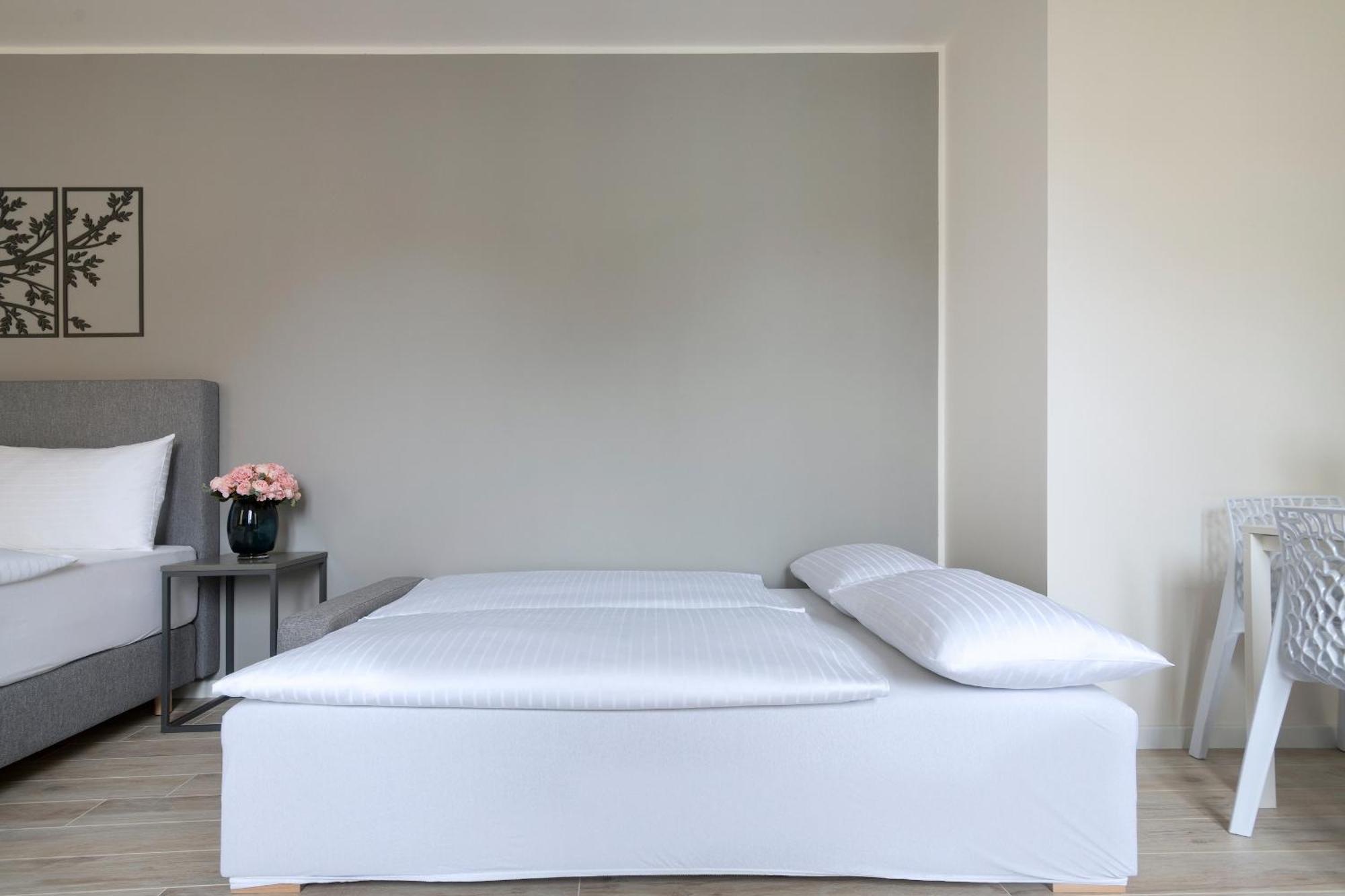 Kinsky Garden And By Dwellfort Aparthotel Prag